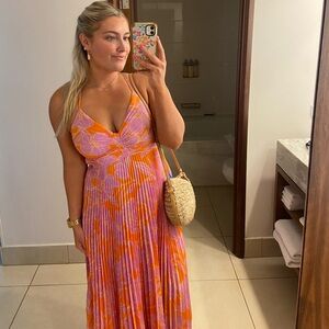 ASTR the Label Blythe Abstract V-neck Sleeveless Pleated Midi Dress